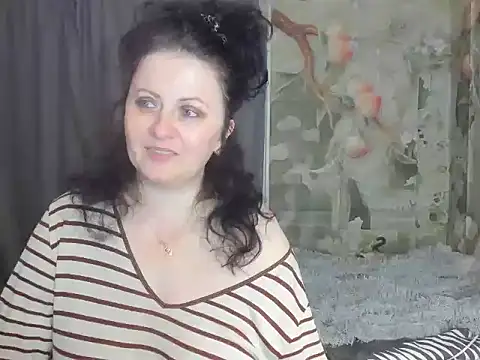 Lillian2 online show from October 27, 7:15 pm