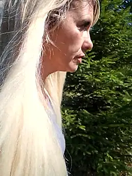 Sexy Sparkling  online show from April 22, 12:45 pm