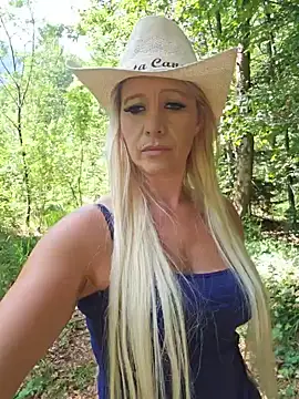 Sexy Sparkling  online show from June 2, 9:31 am