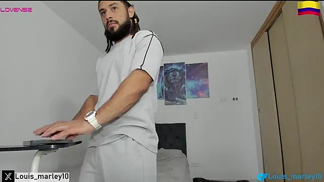 Snapshot of Louis_marley__ chatting on February 1, 1:26 am Louis marley online show from February 1, 1:26 am