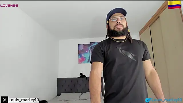 Snapshot of Louis_marley__ chatting on February 8, 1:53 pm Louis marley online show from February 8, 1:53 pm