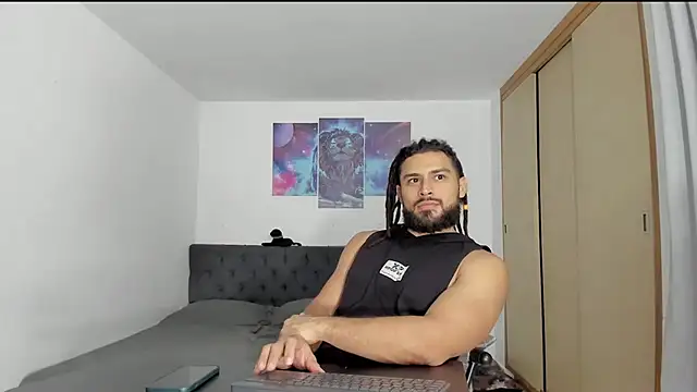 Snapshot of Louis_marley__ chatting on January 7, 4:39 am Louis marley online show from January 7, 4:39 am