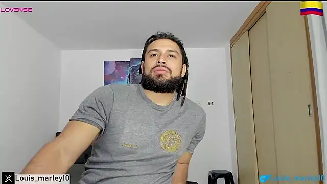 Snapshot of Louis_marley__ chatting on January 18, 12:03 am Louis marley online show from January 18, 12:03 am