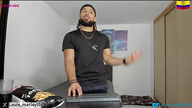 Snapshot of Louis_marley__ chatting on December 23, 12:11 am Louis marley online show from December 23, 12:11 am