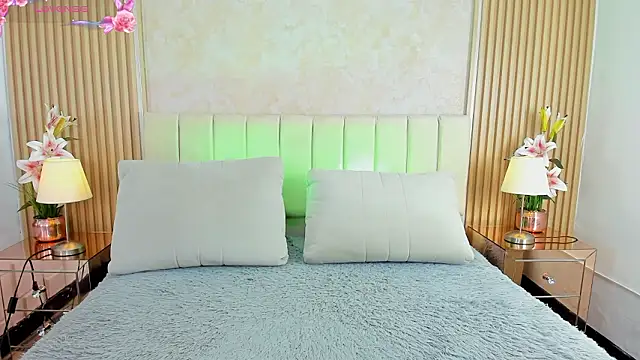 LUNATAYLORS online show from March 4, 11:07 am