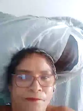 Snapshot of Delicy1 chatting on February 19, 4:33 pm Delicy1 online show from February 19, 4:33 pm