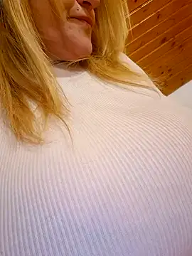 Isabellaa04 online show from March 19, 7:17 pm