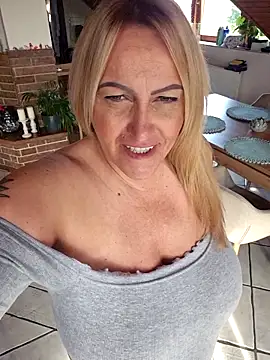 Isabellaa04 online show from February 14, 9:31 am