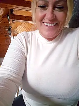 Isabellaa04 online show from February 9, 1:53 pm