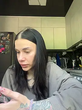 Queen of pain online show from May 26, 6:33 am