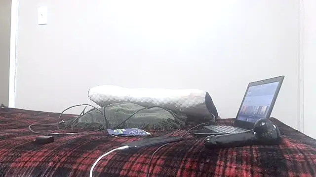 Snapshot of blkhereforall chatting on October 18, 1:07 am blkhereforall online show from October 18, 1:07 am