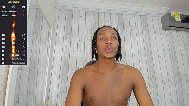 Snapshot of DominicSccott chatting on March 1, 12:01 pm DominicSccott online show from March 1, 12:01 pm