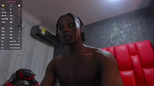 Snapshot of DominicSccott chatting on June 13, 12:47 pm DominicSccott online show from June 13, 12:47 pm