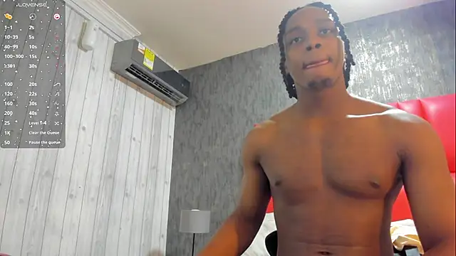 Snapshot of DominicSccott chatting on June 19, 12:33 pm DominicSccott online show from June 19, 12:33 pm