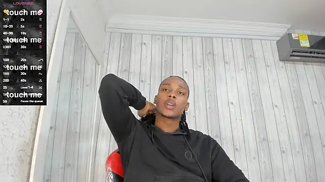Snapshot of DominicSccott chatting on March 13, 12:02 pm DominicSccott online show from March 13, 12:02 pm