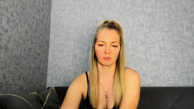 iam Venus online show from April 9, 12:00 pm