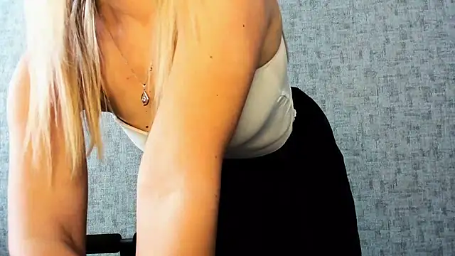 iam Venus online show from March 30, 11:11 am