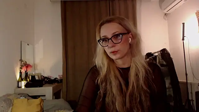 welliza online show from March 3, 10:50 pm