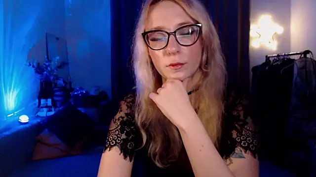 welliza online show from October 28, 1:39 am