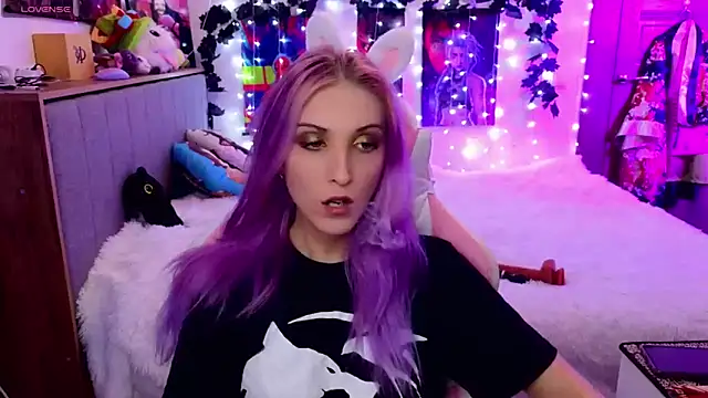 Snapshot of Violet_Noir chatting on February 5, 12:17 pm Violet Noir online show from February 5, 12:17 pm