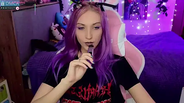 Snapshot of Violet_Noir chatting on January 22, 7:35 am Violet Noir online show from January 22, 7:35 am