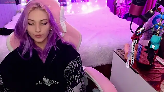 Snapshot of Violet_Noir chatting on January 30, 2:47 pm Violet Noir online show from January 30, 2:47 pm