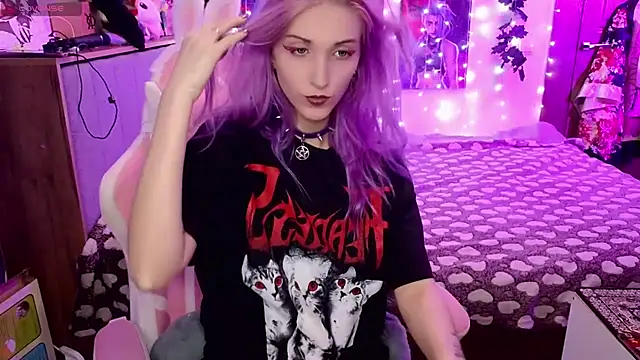 Snapshot of Violet_Noir chatting on January 28, 6:38 am Violet Noir online show from January 28, 6:38 am