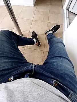 Adriandan1982 online show from September 27, 9:26 am