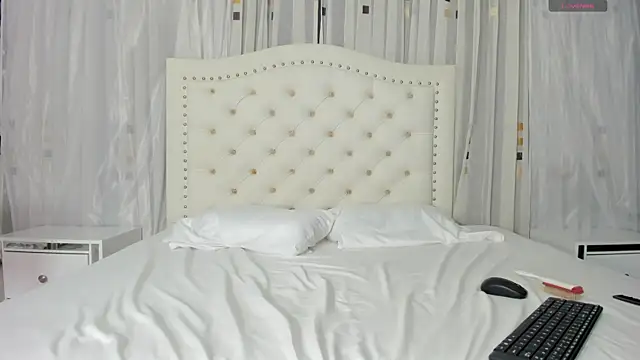 BunnyHotsx online show from February 23, 10:42 pm