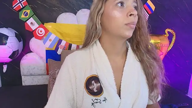 Snapshot of _MiaBrown_ chatting on June 30, 12:05 pm MiaBrown online show from June 30, 12:05 pm