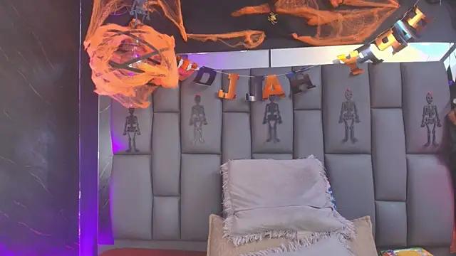  MiaBrown  online show from November 1, 12:10 pm