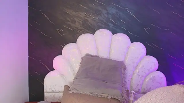  MiaBrown  online show from March 19, 12:05 pm