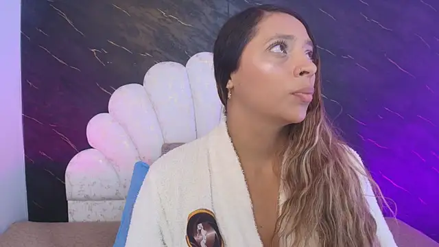 Snapshot of _MiaBrown_ chatting on June 9, 12:06 pm MiaBrown online show from June 9, 12:06 pm