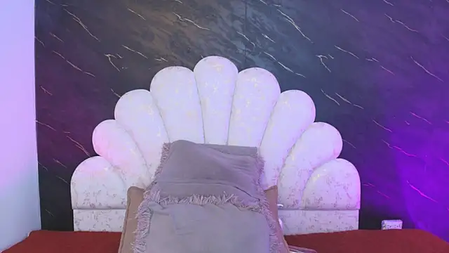 Snapshot of _MiaBrown_ chatting on June 6, 12:10 pm MiaBrown online show from June 6, 12:10 pm