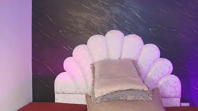  MiaBrown  online show from April 4, 12:12 pm