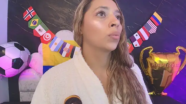Snapshot of _MiaBrown_ chatting on July 12, 12:28 pm MiaBrown online show from July 12, 12:28 pm