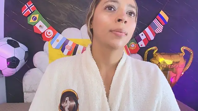 Snapshot of _MiaBrown_ chatting on July 11, 12:05 pm MiaBrown online show from July 11, 12:05 pm