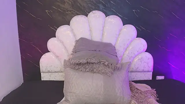  MiaBrown  online show from March 24, 12:05 pm