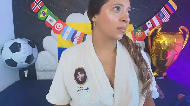 Snapshot of _MiaBrown_ chatting on June 24, 12:04 pm MiaBrown online show from June 24, 12:04 pm