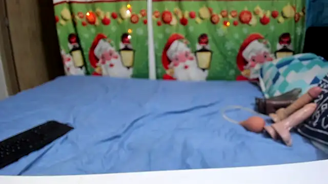 carlos and diana online show from December 4, 9:47 pm