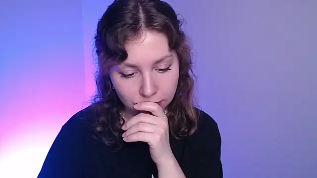 Leah Reed online show from February 12, 3:56 pm