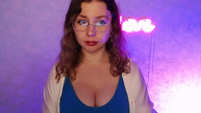 Leah Reed online show from September 11, 4:07 pm