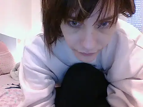 Emyly83 online show from January 5, 10:21 am