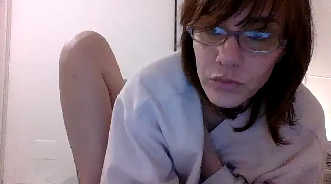 Emyly83 online show from January 19, 6:32 pm
