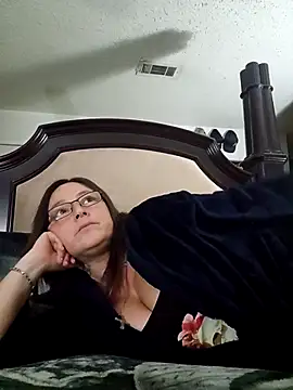 Snapshot of angelbaby1998 chatting on December 14, 2:51 am angelbaby1998 online show from December 14, 2:51 am