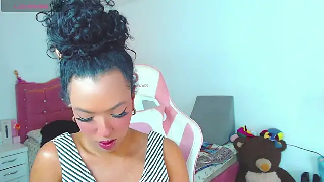 Tanedra collings online show from May 6, 2:59 am
