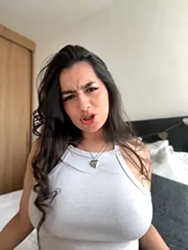 Nicollemays online show from December 4, 4:06 pm