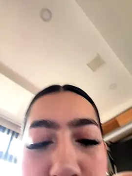 Nicollemays online show from November 5, 4:10 pm