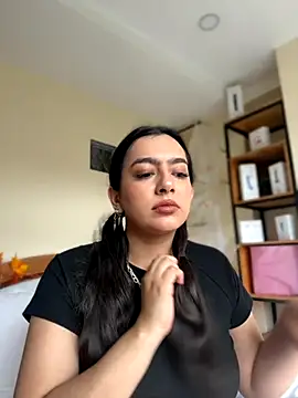 Nicollemays online show from November 10, 3:17 pm