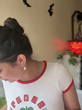 Nicollemays online show from October 21, 2:16 pm